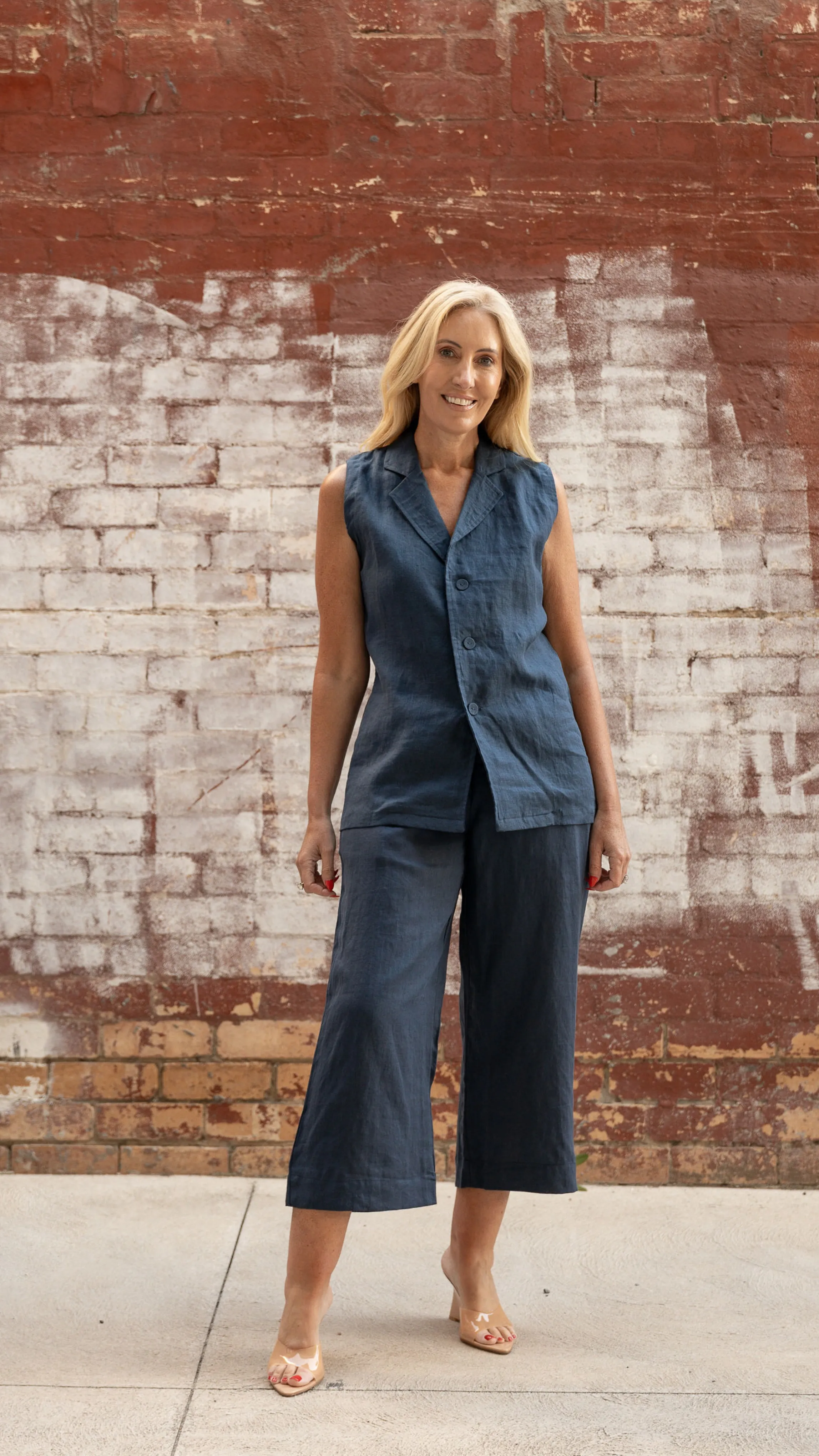 Morgan Linen Capri Pants - Navy